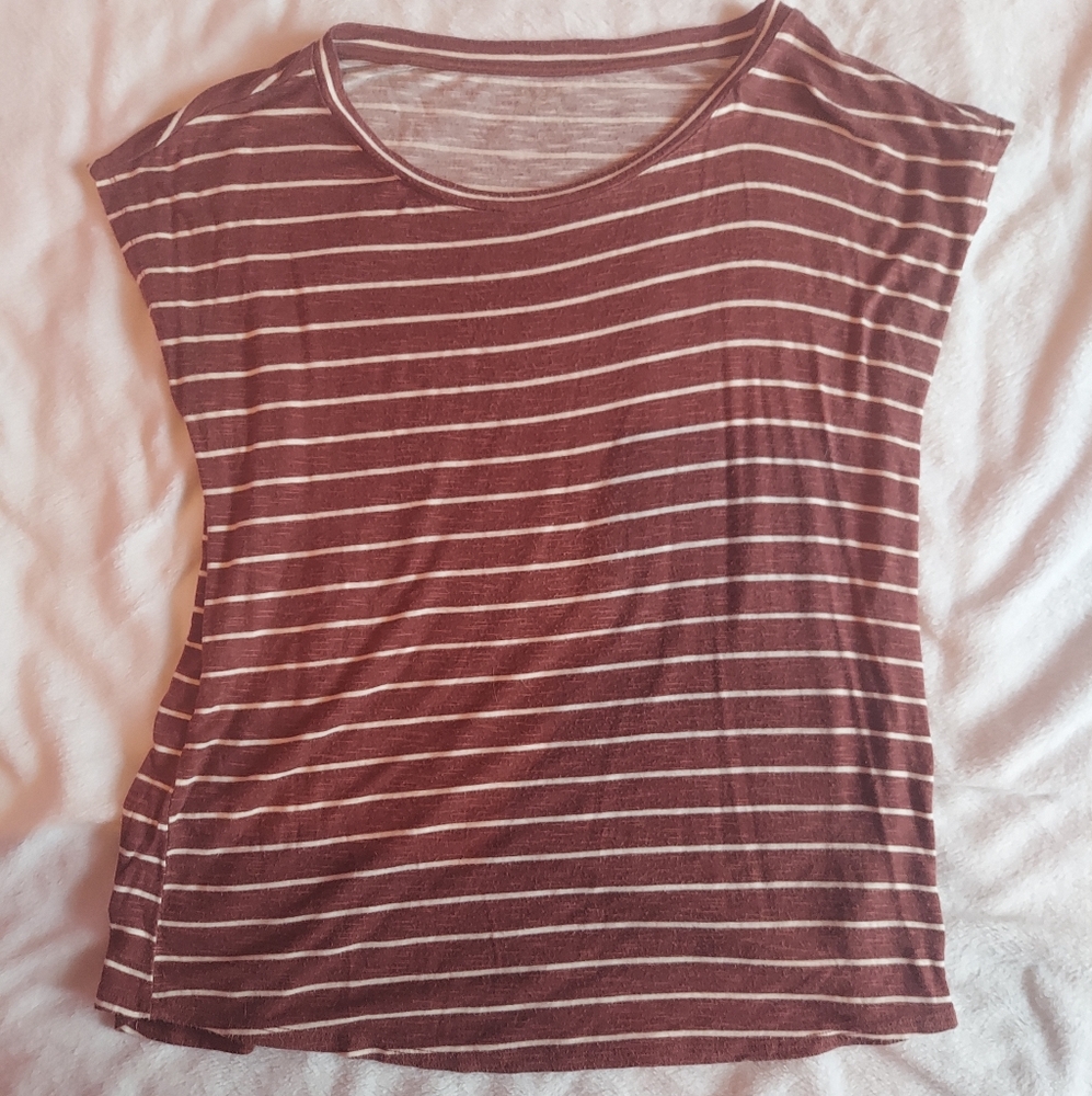 24/7 Comfort Apparel Red and White Relaxed T-Shirt
